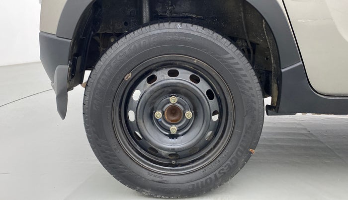 2016 Mahindra Kuv100 K4 6 STR, Petrol, Manual, 64,630 km, Right Rear Wheel