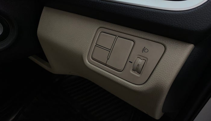2018 Hyundai Verna 1.6 VTVT SX, Petrol, Manual, 44,760 km, Dashboard - Headlight height adjustment not working