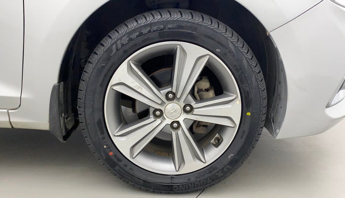 2018 Hyundai Verna 1.6 VTVT SX, Petrol, Manual, 44,760 km, Right Front Wheel