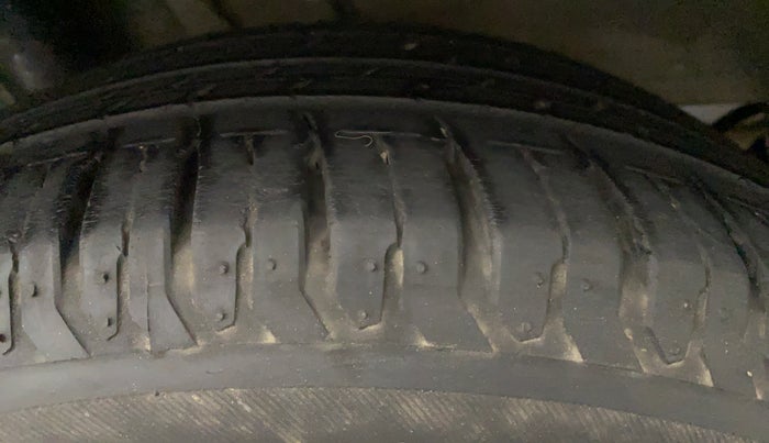2016 Hyundai Elite i20 ASTA 1.2 (O), Petrol, Manual, 71,639 km, Left Front Tyre Tread