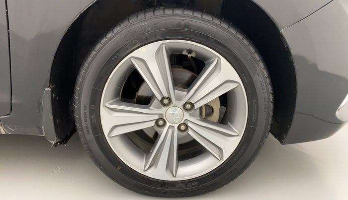 2018 Hyundai Verna 1.6 CRDI SX + AT, Diesel, Automatic, 38,821 km, Right Front Wheel