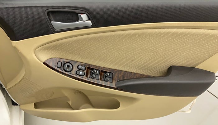 2015 Hyundai Verna FLUIDIC 4S 1.6 VTVT S, Petrol, Manual, 52,816 km, Driver Side Door Panels Control
