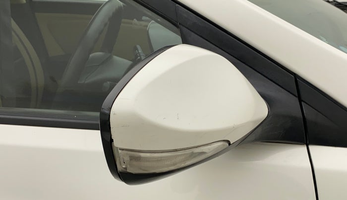 2015 Hyundai Verna FLUIDIC 4S 1.6 VTVT S, Petrol, Manual, 52,816 km, Right rear-view mirror - Indicator light has minor damage