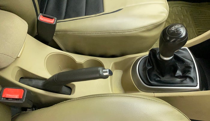 2015 Hyundai Verna FLUIDIC 4S 1.6 VTVT S, Petrol, Manual, 52,816 km, Gear Lever