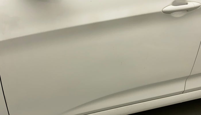 2015 Hyundai Verna FLUIDIC 4S 1.6 VTVT S, Petrol, Manual, 52,816 km, Front passenger door - Minor scratches