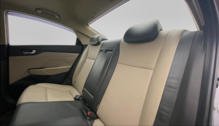 2018 Hyundai Verna 1.6 VTVT SX (O) AT, Petrol, Automatic, 39,051 km, Right Side Rear Door Cabin