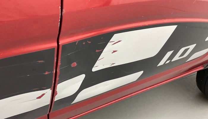2018 Renault Kwid RXT 1.0, Petrol, Manual, 1,02,862 km, Rear left door - Minor scratches