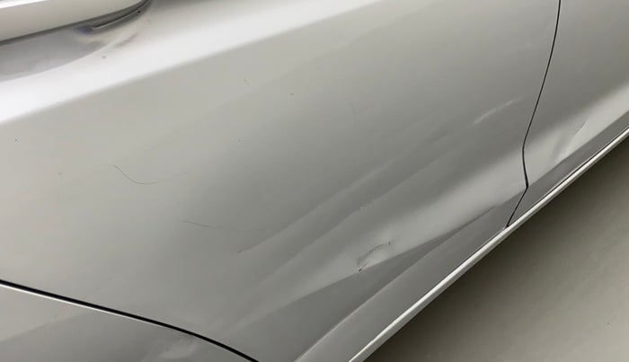 2016 Honda Jazz 1.2L I-VTEC S, Petrol, Manual, 1,01,652 km, Right rear door - Slightly dented