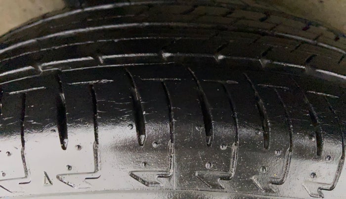 2017 Maruti IGNIS DELTA 1.2 K12 AMT, Petrol, Automatic, 15,083 km, Right Front Tyre Tread