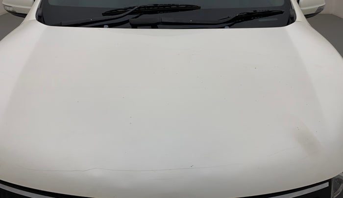2017 Mahindra XUV500 W10 AWD AT, Diesel, Automatic, 80,700 km, Bonnet (hood) - Minor scratches