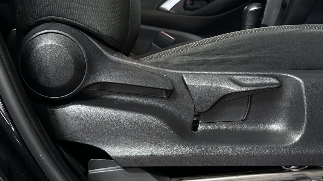 2021 Toyota Yaris Cross Gx Hybrid (AWD), Automatic, 63594 km, Drivers Side Adjustment Panel