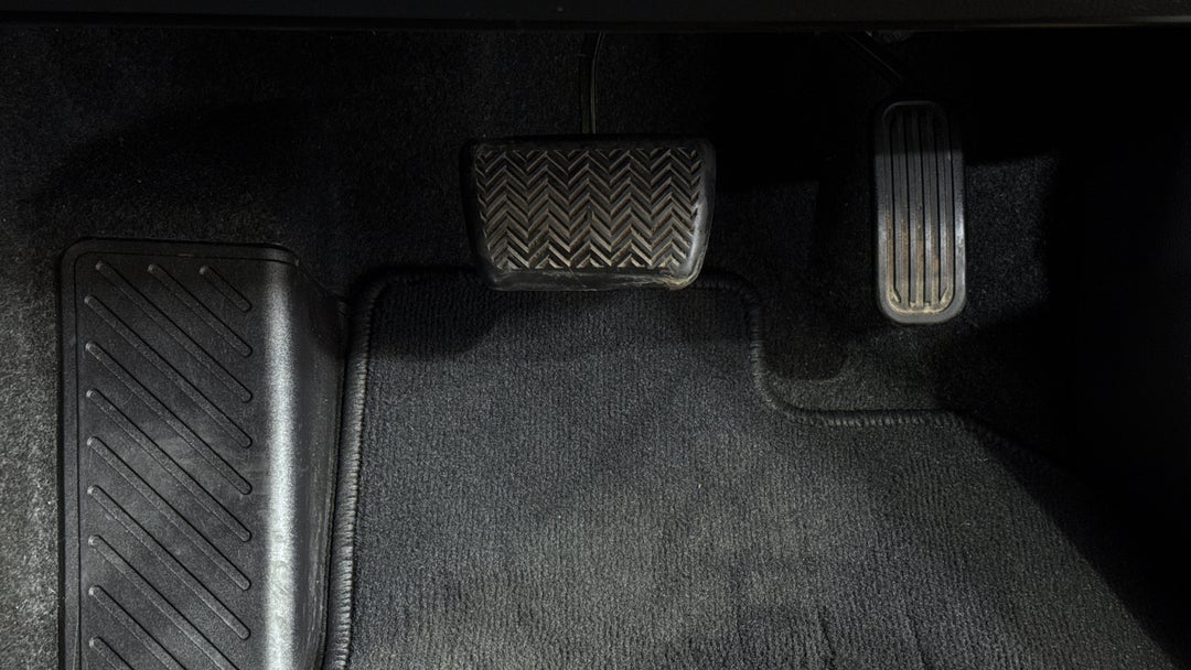 2021 Toyota Yaris Cross Gx Hybrid (AWD), Automatic, 63594 km, Pedals and Footmat