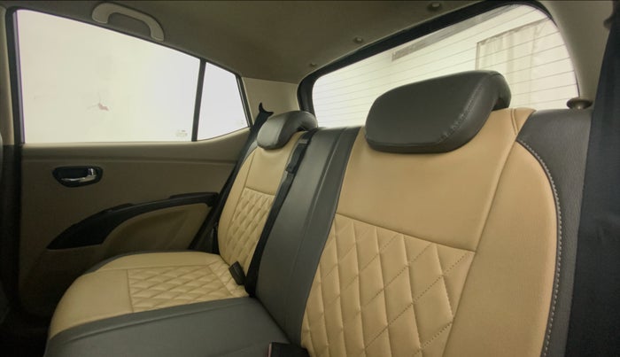 2011 Hyundai i10 SPORTZ 1.2, Petrol, Manual, 55,644 km, Right Side Rear Door Cabin