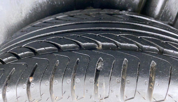 2015 Maruti S Cross SIGMA 1.3, Diesel, Manual, 70,504 km, Left Rear Tyre Tread