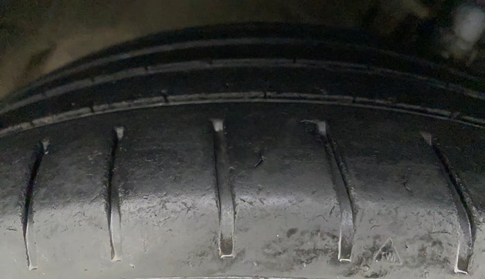 2018 Maruti Ciaz ALPHA 1.5 SHVS PETROL, Petrol, Manual, 75,760 km, Right Front Tyre Tread