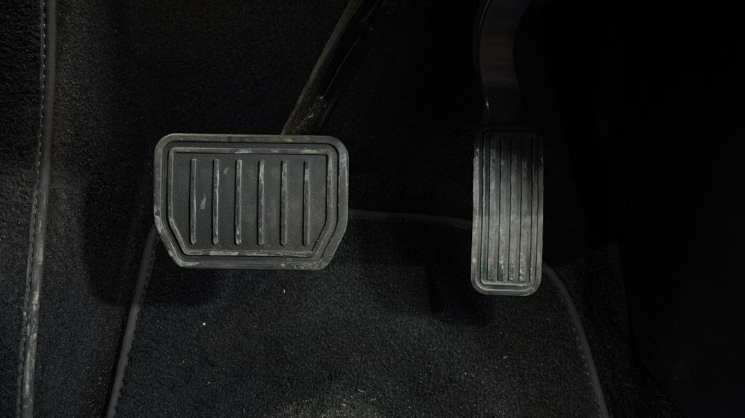 2022 Tesla Model 3 Long Range, Automatic, 23235 km, Pedals and Footmat