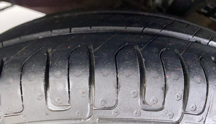 2016 Hyundai i10 MAGNA 1.1 IRDE2, Petrol, Manual, 68,078 km, Left Front Tyre Tread
