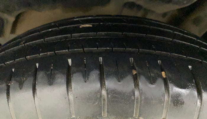 2018 Maruti Swift ZXI, Petrol, Manual, 29,725 km, Left Rear Tyre Tread