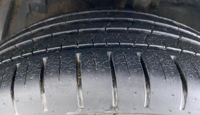 2018 Maruti Ciaz ALPHA 1.5 AT SHVS, Petrol, Automatic, 33,306 km, Left Front Tyre Tread