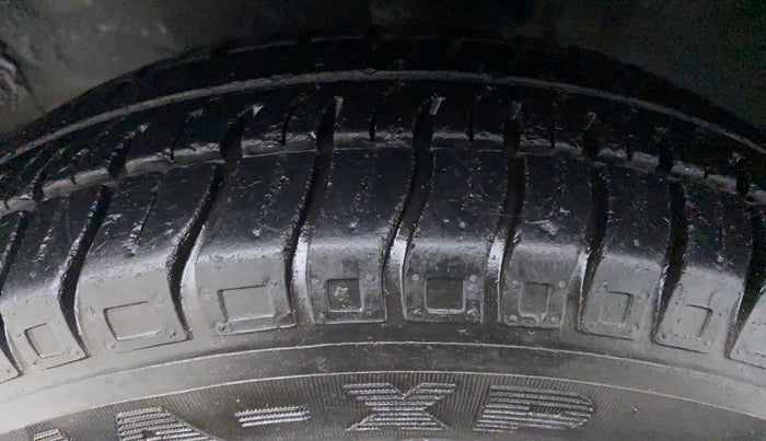 2016 Maruti Alto 800 VXI, Petrol, Manual, 35,454 km, Left Front Tyre Tread