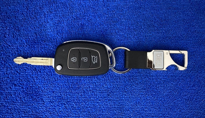 2020 Hyundai VENUE S MT 1.2 KAPPA, Petrol, Manual, 1,862 km, Key Close Up