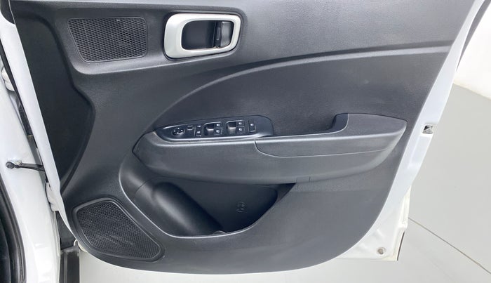 2020 Hyundai VENUE S MT 1.2 KAPPA, Petrol, Manual, 1,862 km, Driver Side Door Panels Control
