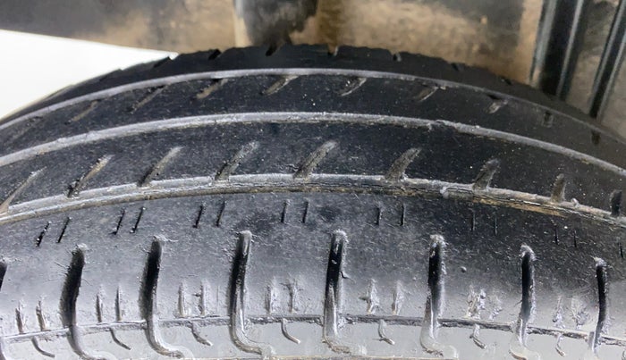 2017 Datsun Redi Go T (O), Petrol, Manual, 48,784 km, Right Rear Tyre Tread