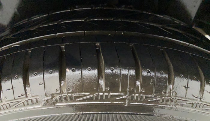 2015 Maruti Ciaz ZXI, Petrol, Manual, 57,489 km, Right Front Tyre Tread
