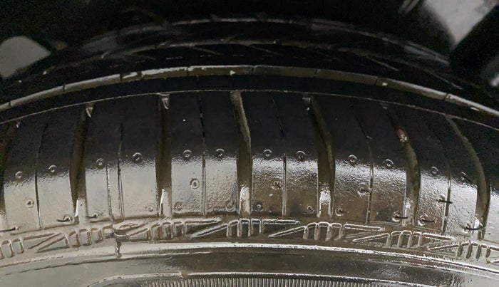 2015 Maruti Ciaz ZXI, Petrol, Manual, 57,489 km, Right Rear Tyre Tread