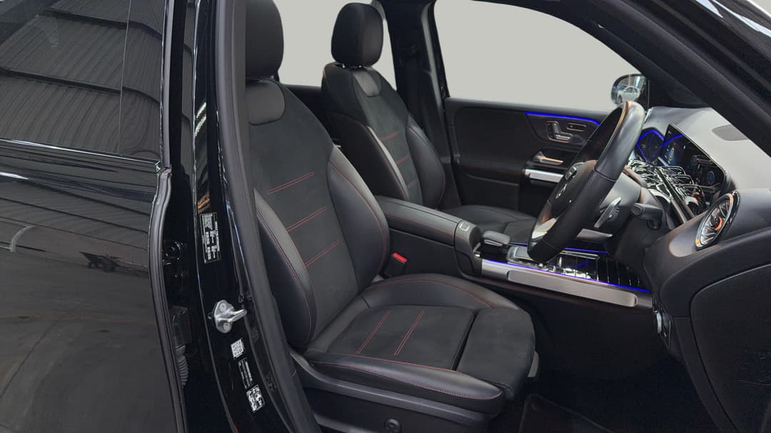 2021 Mercedes-benz Glb 200, Automatic, 52003 km, Right Side Front Door Cabin View