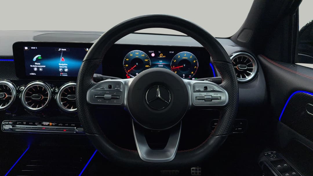 2021 Mercedes-benz Glb 200, Automatic, 52003 km, Steering Wheel Close-up