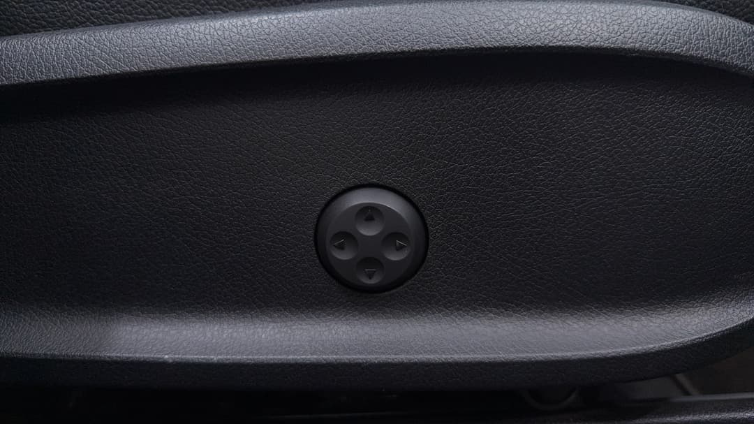 2021 Mercedes-benz Glb 200, Automatic, 52003 km, Drivers Side Adjustment Panel
