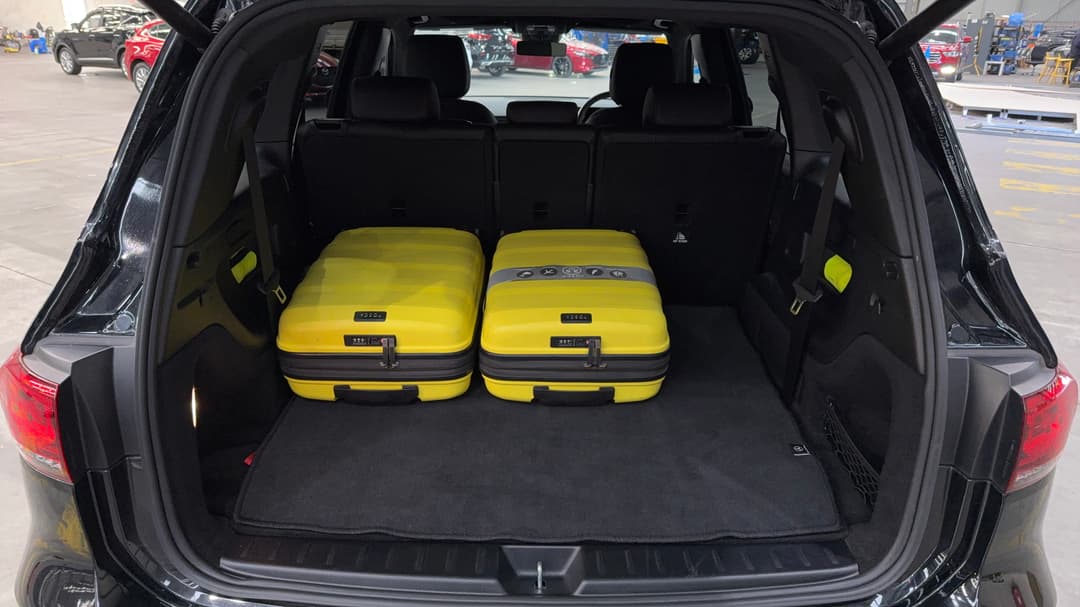2021 Mercedes-benz Glb 200, Automatic, 52003 km, Boot Inside View with Luggage