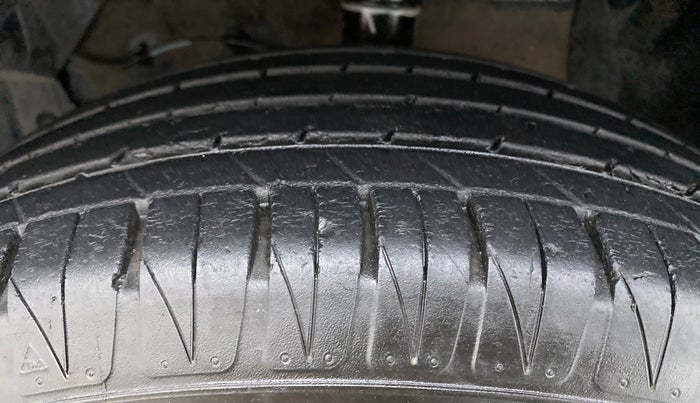 2018 Maruti Vitara Brezza ZDI, Diesel, Manual, 32,103 km, Left Front Tyre Tread