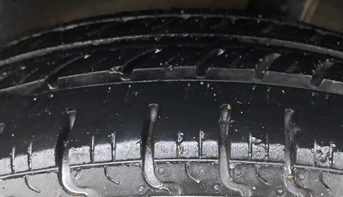 2017 Datsun Redi Go T (O), CNG, Manual, 72,356 km, Left Rear Tyre Tread
