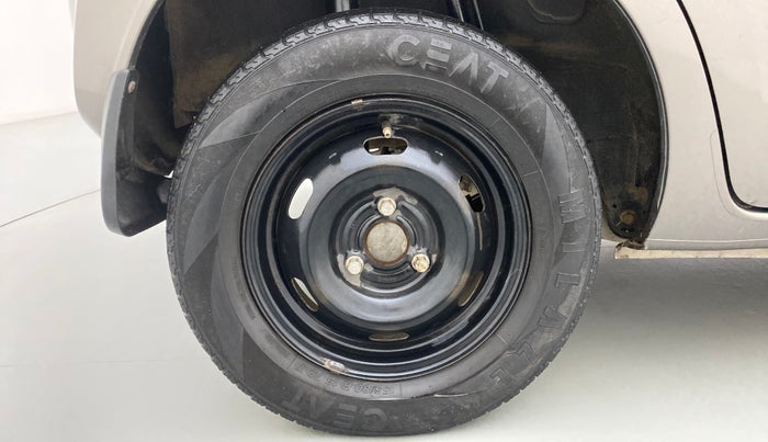 2017 Datsun Redi Go T (O), CNG, Manual, 72,356 km, Right Rear Wheel