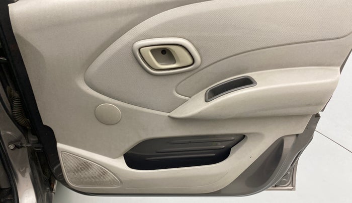 2017 Datsun Redi Go T (O), CNG, Manual, 72,356 km, Driver Side Door Panels Control
