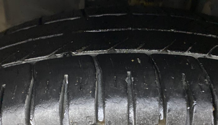 2017 Datsun Redi Go T (O), CNG, Manual, 72,356 km, Right Front Tyre Tread