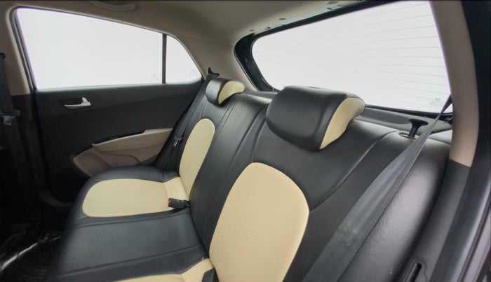 2014 Hyundai Grand i10 ASTA 1.2 AT VTVT, Petrol, Automatic, 24,104 km, Right Side Rear Door Cabin