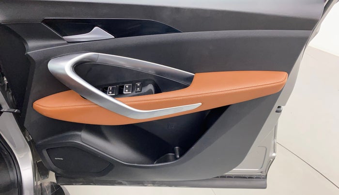 2022 MG HECTOR PLUS SHARP 1.5 PETROL TURBO HYBRID MT 6-STR, Petrol, Manual, 37,636 km, Driver Side Door Panels Control