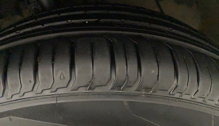 2017 Ford Ecosport TREND 1.5L DIESEL, Diesel, Manual, 55,356 km, Left Front Tyre Tread