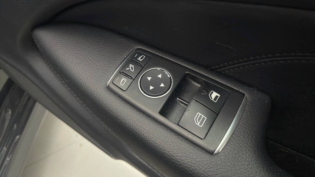 2015 Mercedes-benz C180 Avantgarde, Automatic, 77916 km, Drivers Side Door Panel Controls