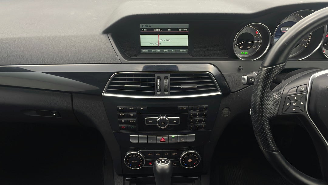 2015 Mercedes-benz C180 Avantgarde, Automatic, 77916 km, Center Console