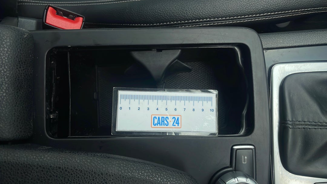 2015 Mercedes-benz C180 Avantgarde, Automatic, 77916 km, Center Console Wear