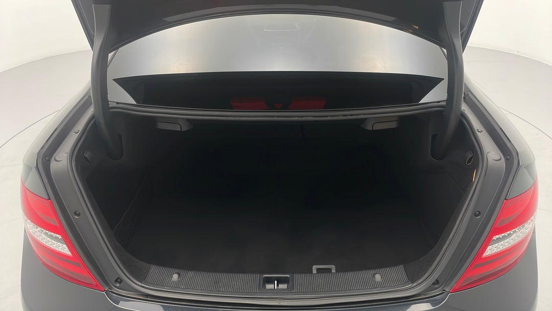 2015 Mercedes-benz C180 Avantgarde, Automatic, 77916 km, Boot Inside View