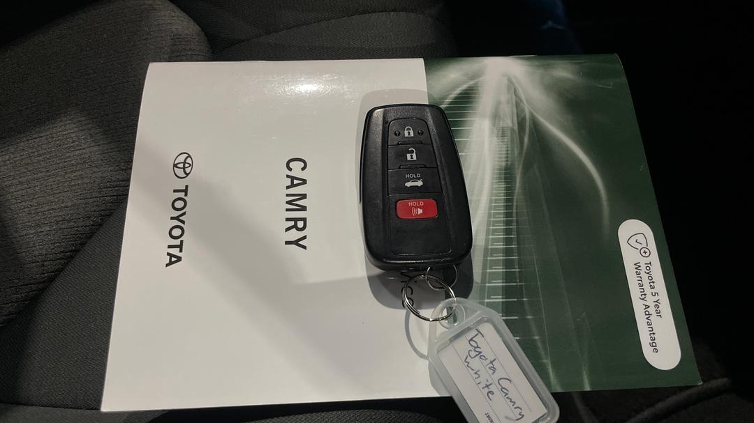 2023 Toyota Camry Ascent Hybrid, Automatic, 46832 km, Key Close-up