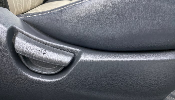 2017 Hyundai Grand i10 Sportz(O) 1.2 MT, Petrol, Manual, 30,600 km, Driver Side Adjustment Panel