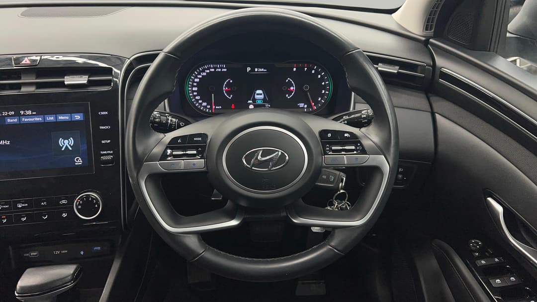 2023 Hyundai Tucson (FWD), Automatic, 47420 km, Steering Wheel Close-up