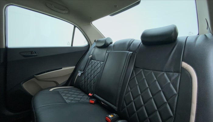 2017 Hyundai Xcent E PLUS, Petrol, Manual, 25,559 km, Right Side Rear Door Cabin