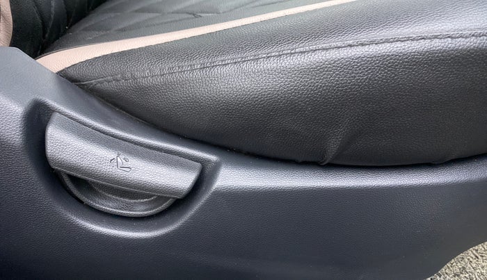 2017 Hyundai Xcent E PLUS, Petrol, Manual, 25,559 km, Driver Side Adjustment Panel